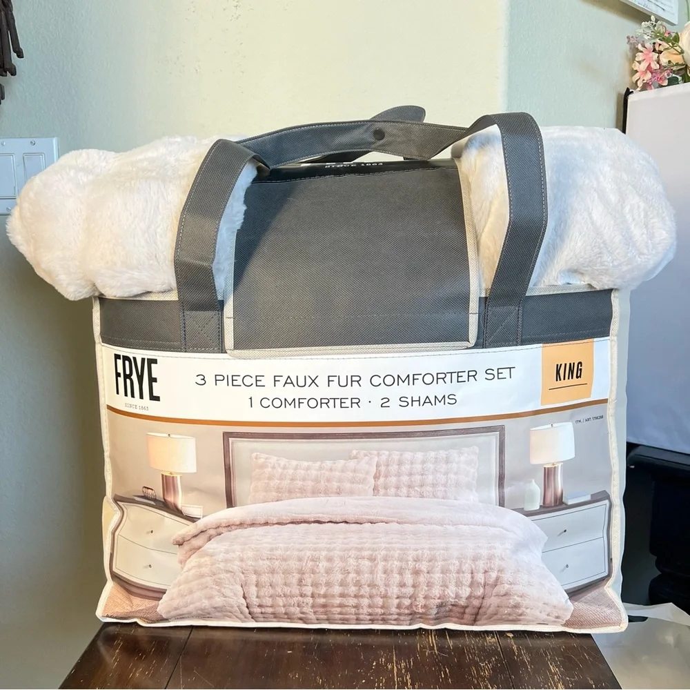 Frye Faux Fur Comforter Set - King in Cream / ivory